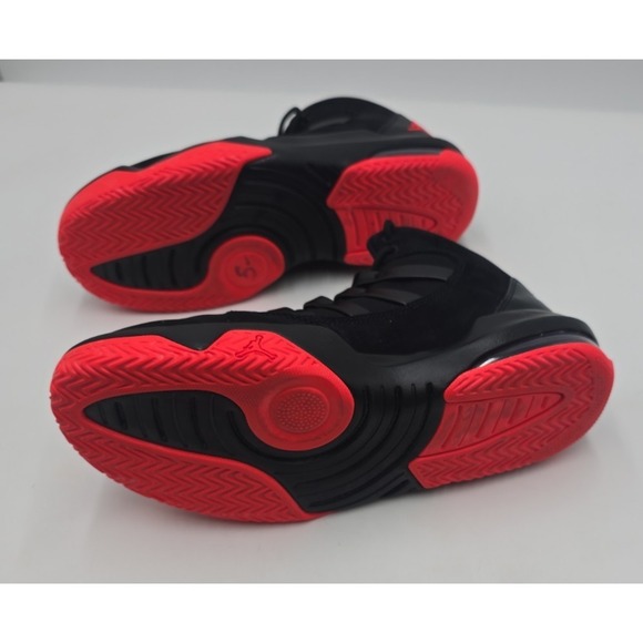 Nike Air Jordan Max Aura Shoes Men\'s SZ 7 Black/Infrared 23 AQ9084-060
